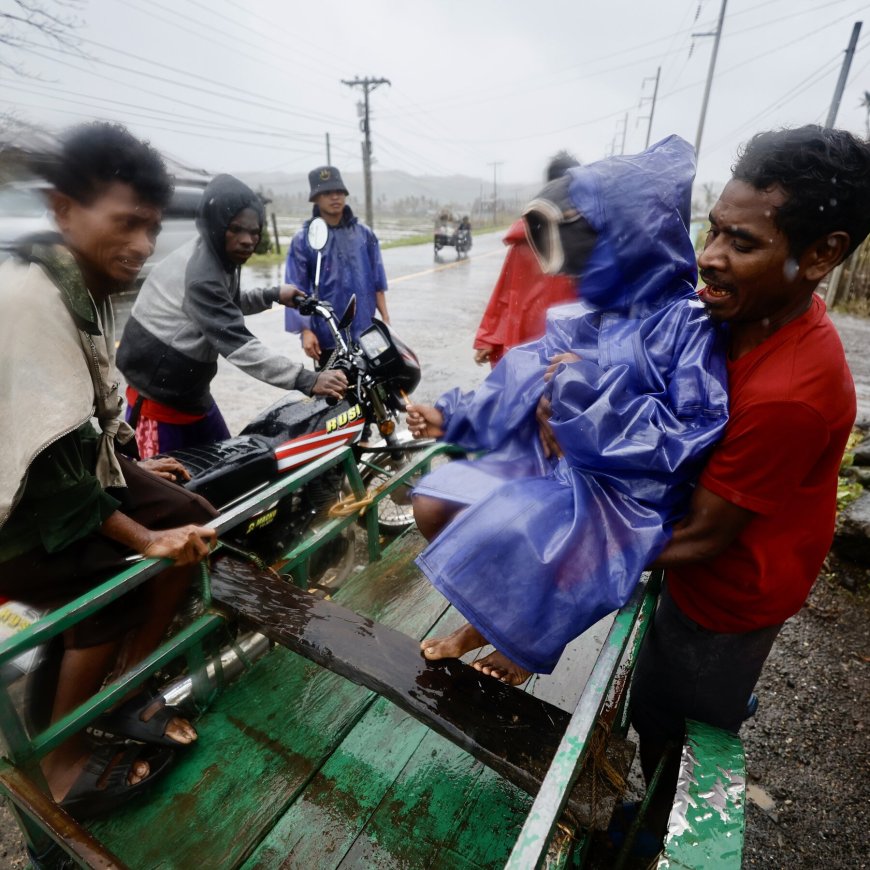 Typhoon Usagi Threatens Floods and Landslides in the Philippines