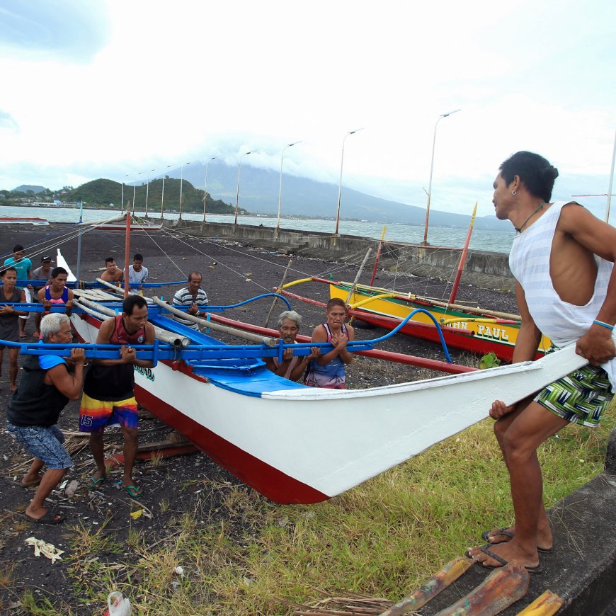 Super Typhoon Man-yi Barrels Toward the Philippines