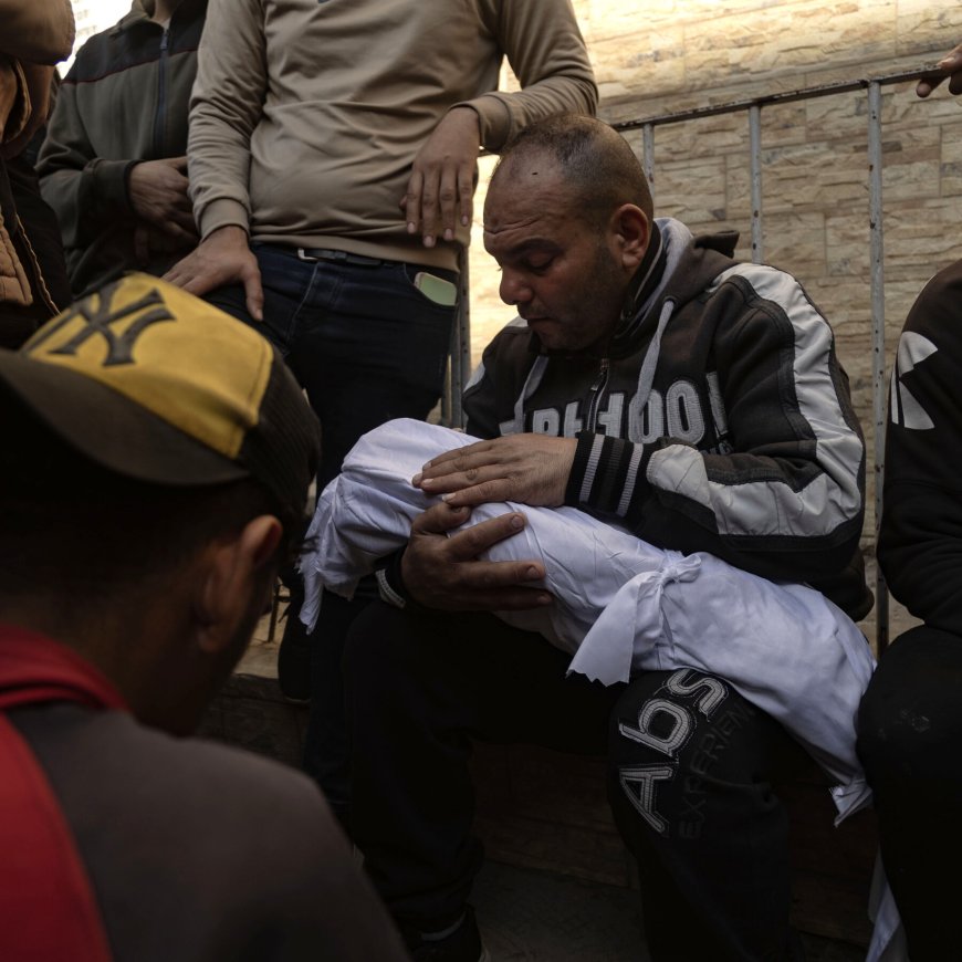 After Israeli Strike Kills More Than 400, Palestinians Tally the Dead