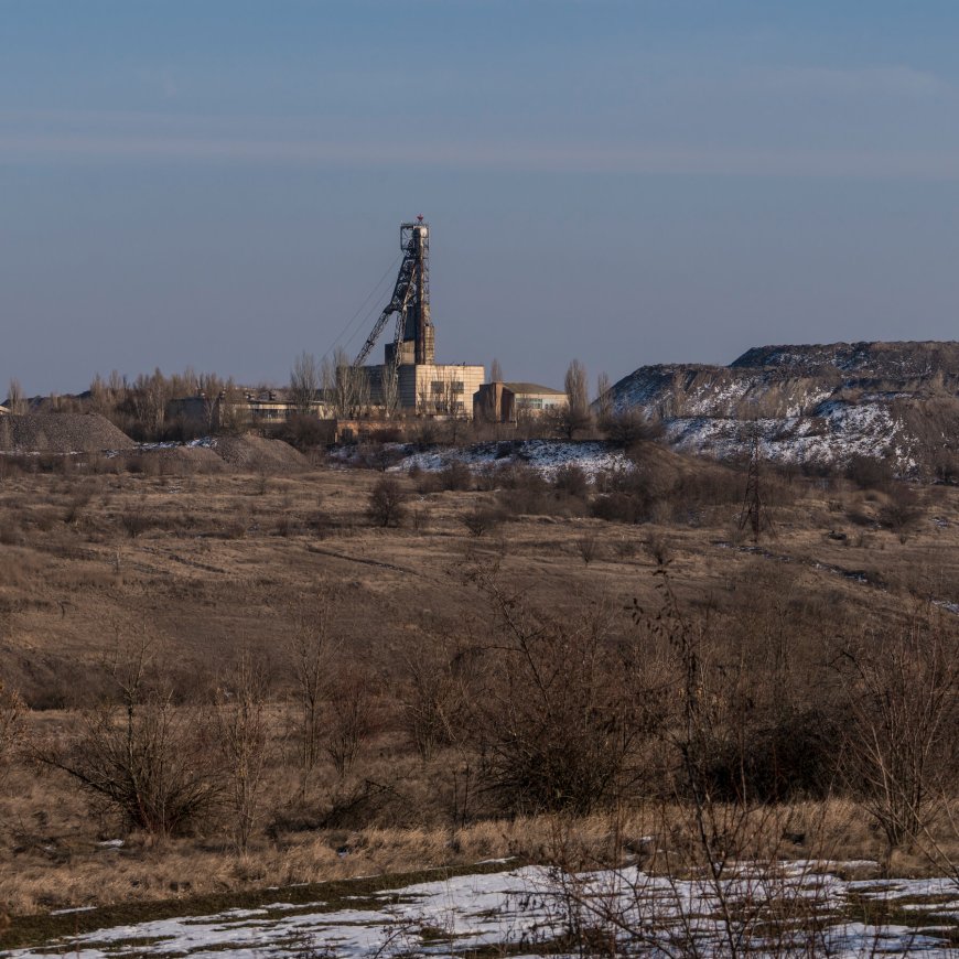 Ukraine and U.S. Sign Deal on Proceeds From Rare Earth Minerals