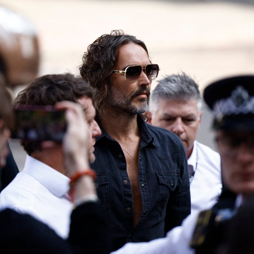 Russell Brand Is Granted Bail in U.K. Court Hearing on Rape Charges