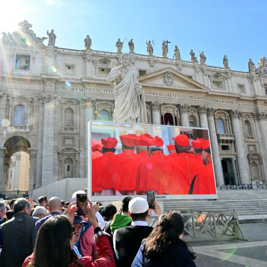Live Updates: Cardinals Begin Conclave to Elect Pope