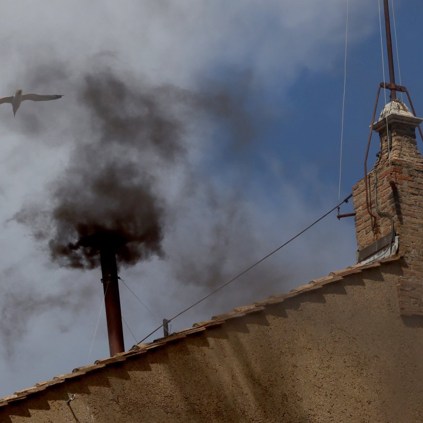 Live Updates: Expectant Crowd Grows as Cardinals Deliberate Over Next Pope