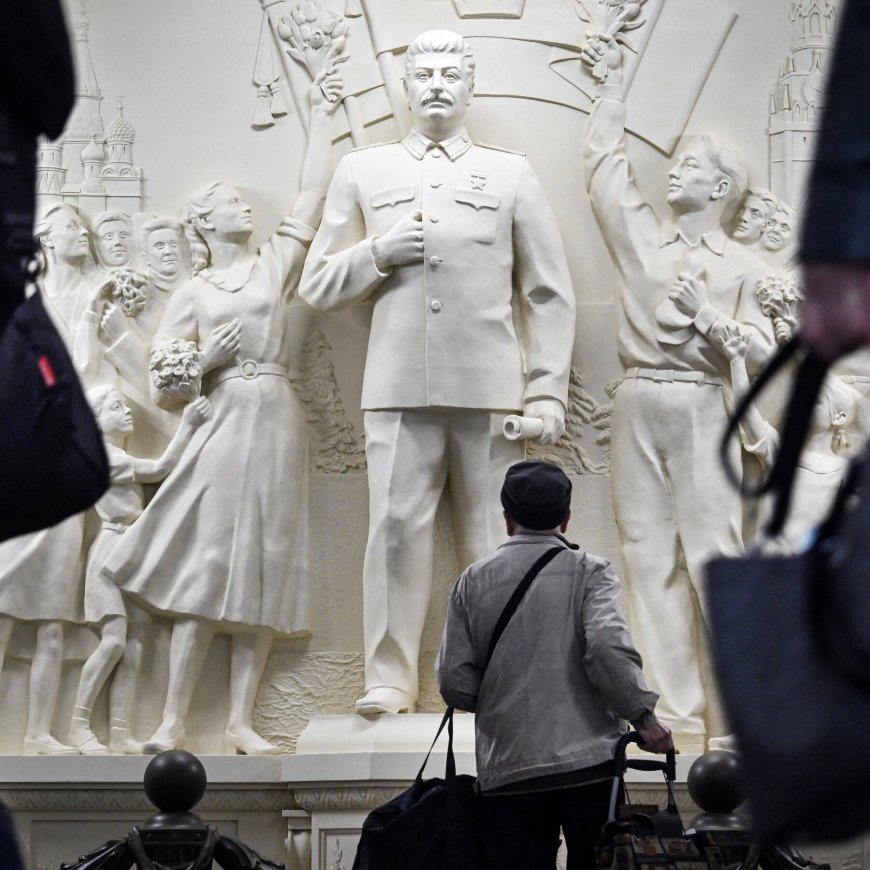 Stalin’s Image Returns to Moscow’s Subway, Honoring a Brutal History