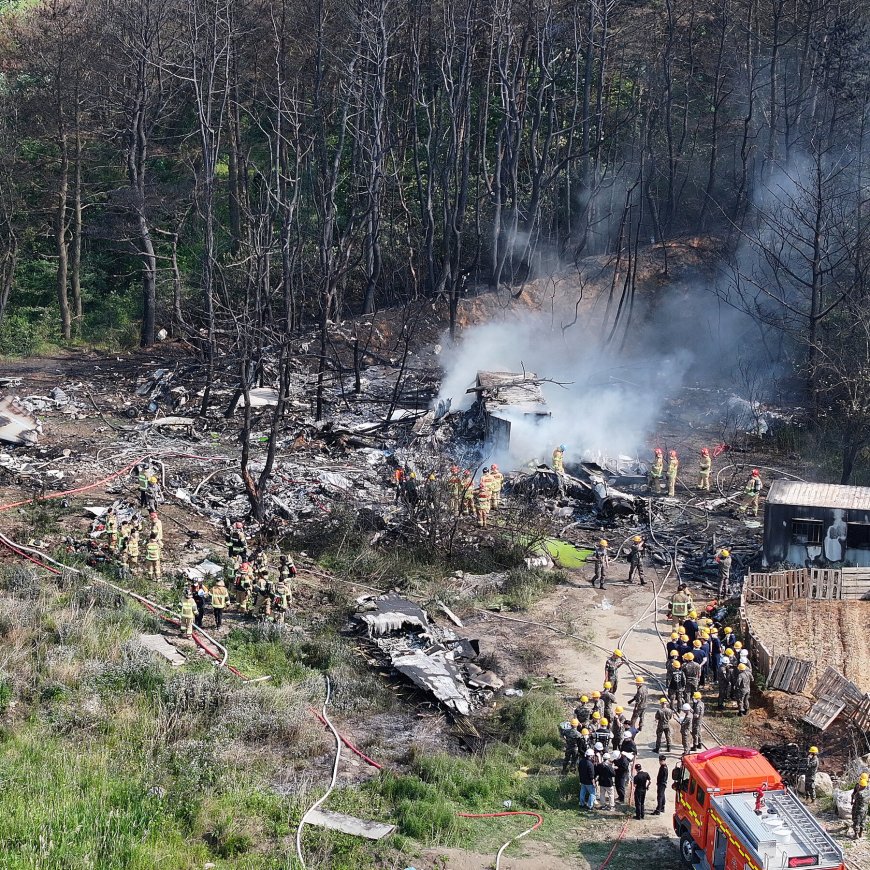 Four Killed as South Korean Navy Airplane Crashes Into Hillside