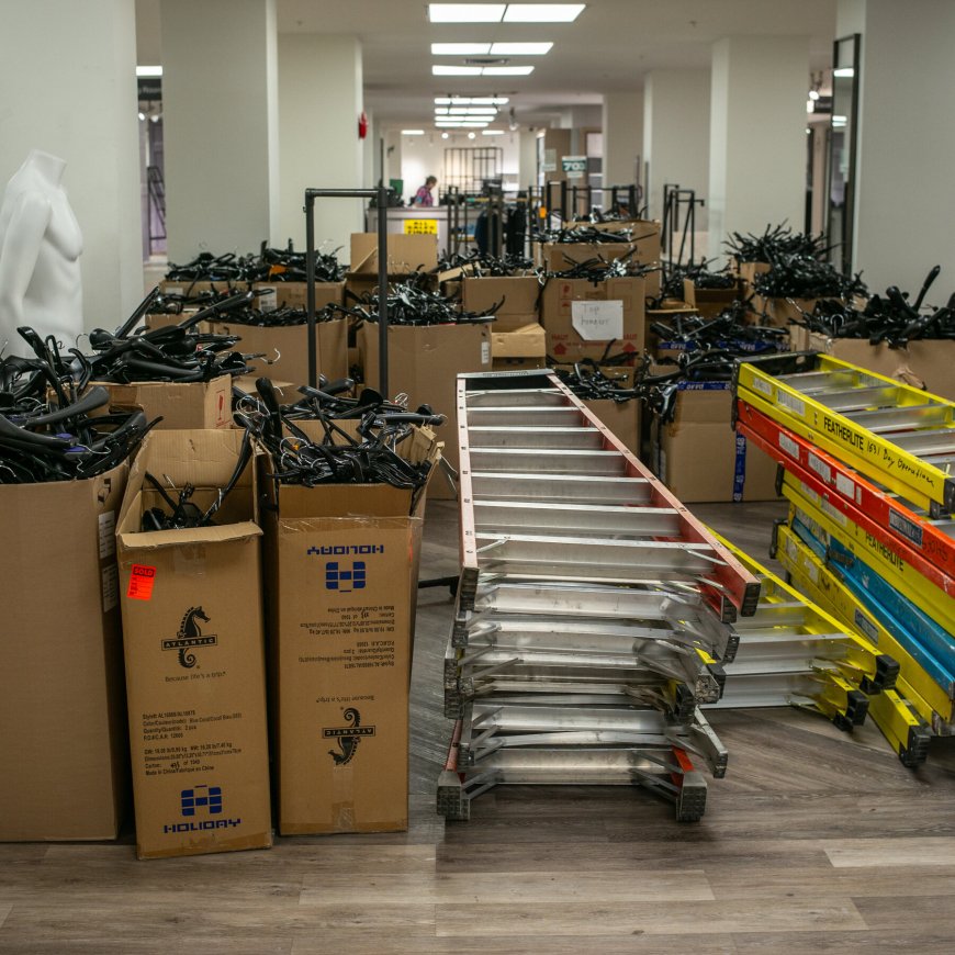 Hudson’s Bay Stores to Close in Canada