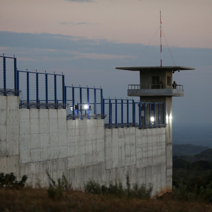 Appeals Court Pauses Order to Give Deported Venezuelans Due Process