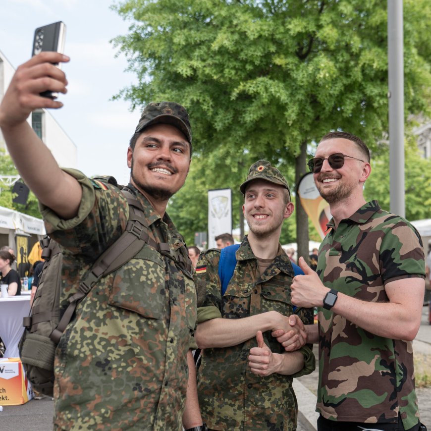 Turning a Page, Germans Try Celebrating Their Recent Veterans