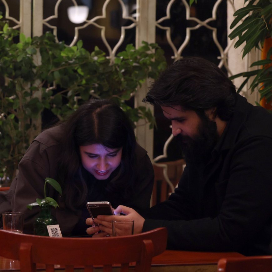 Iran Urges Users to Delete WhatsApp