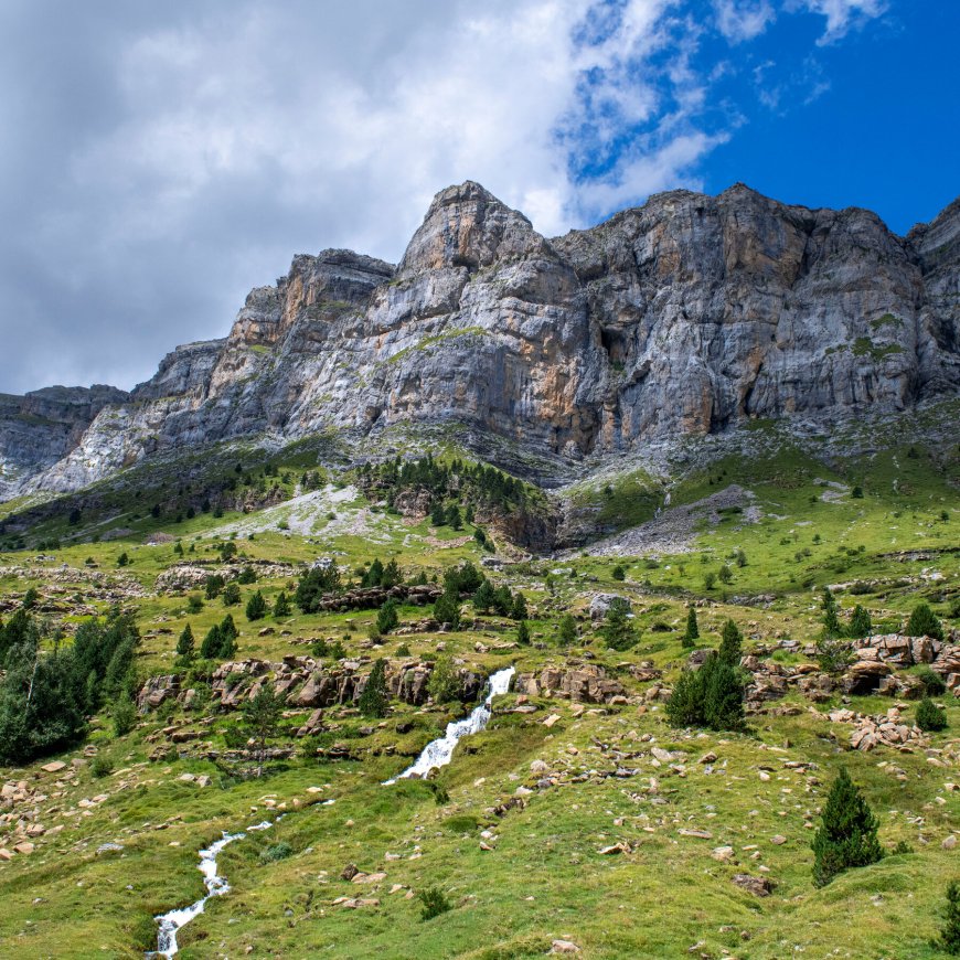 Rescuers Seek American Hiker Missing for Days in the Pyrenees