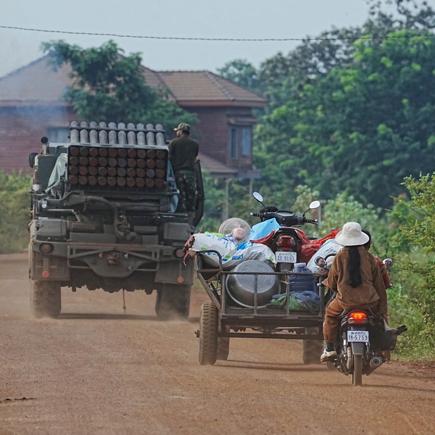Thousands Flee Deadly Fighting Between Cambodia and Thailand