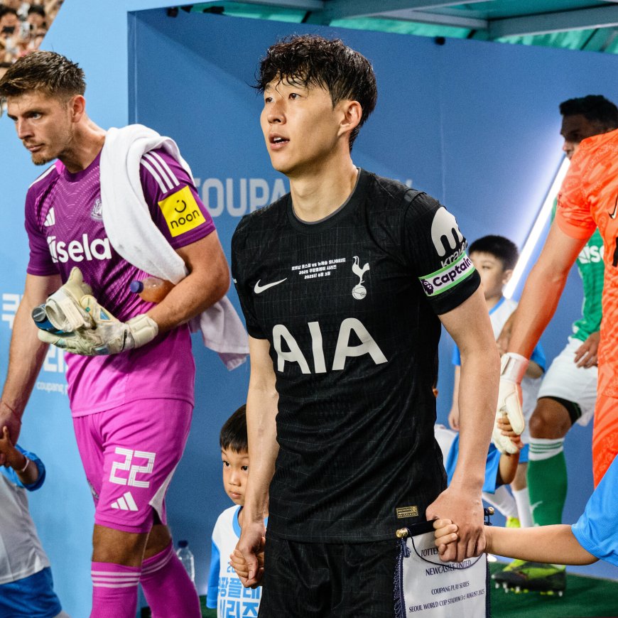 Should Soccer Star Son Heung-min Have Held an Umbrella for a Female Reporter?