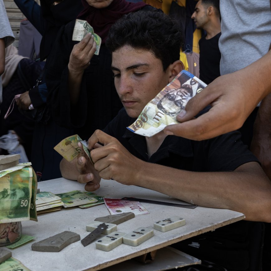There’s Barely Any Food in Gaza, and Barely Any Cash to Buy It