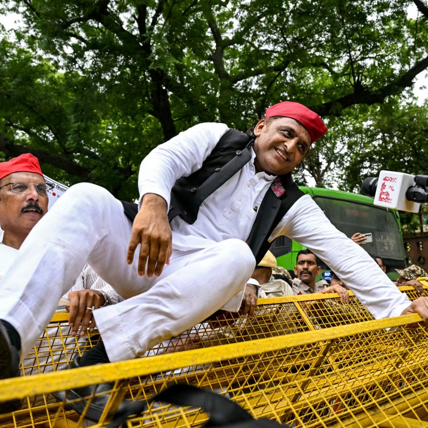 Hundreds of Indian Lawmakers Detained at a Protest Claiming Vote Rigging