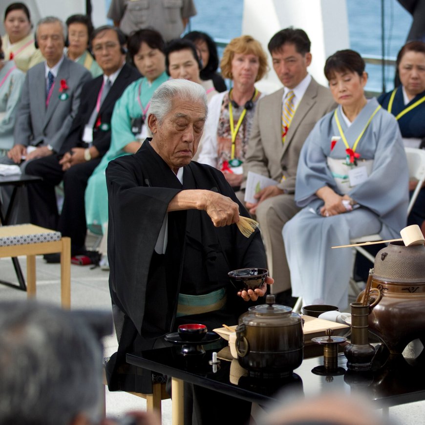 Masaoki Sen, a Kamikaze Volunteer and Japan Tea Ceremony Grandmaster, Dies