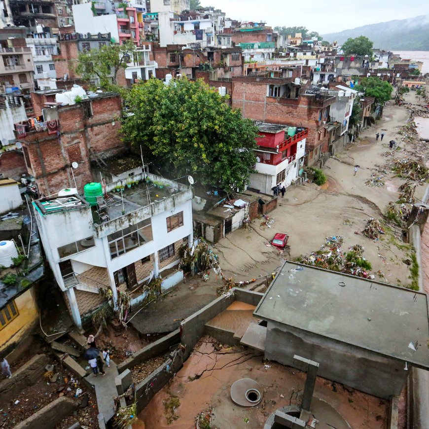 Floods and Landslides Kill Dozens on Pilgrimage Route in Kashmir