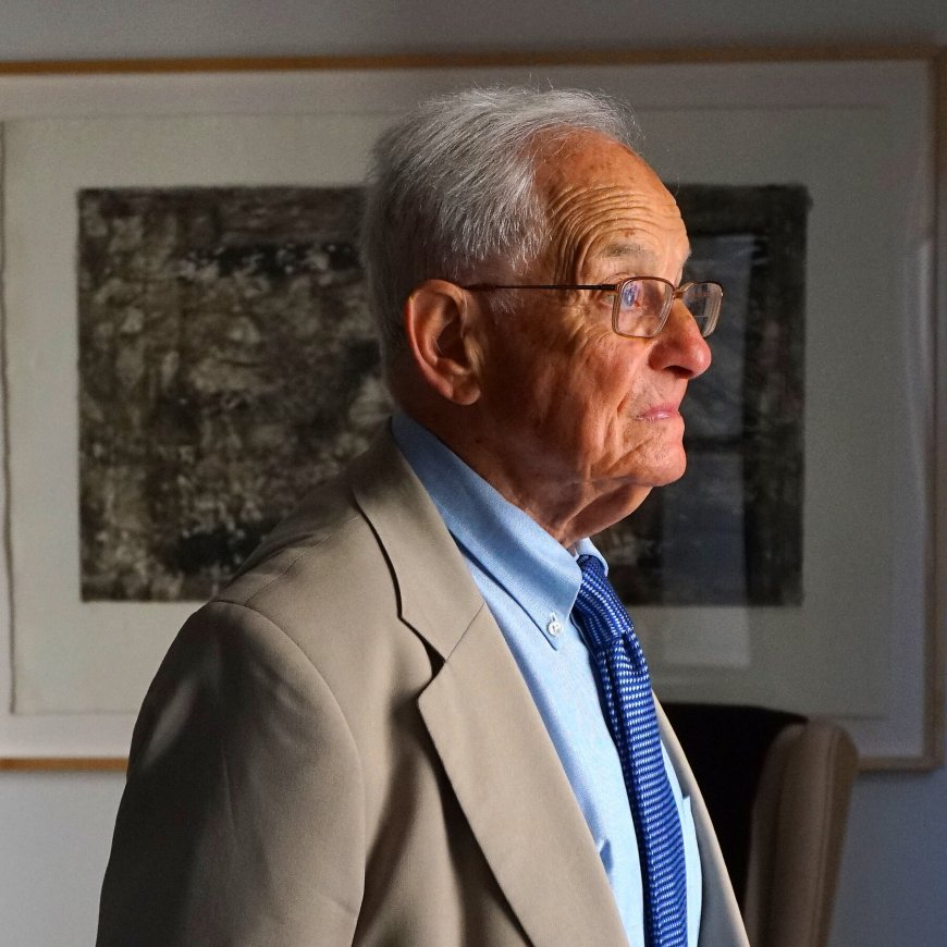 Edgar Feuchtwanger, Who Wrote About Being Hitler’s Neighbor, Dies at 100